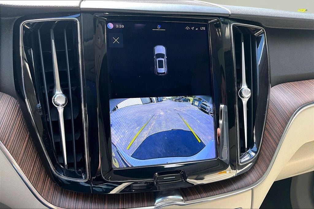 2022 Volvo XC60 B5 Momentum