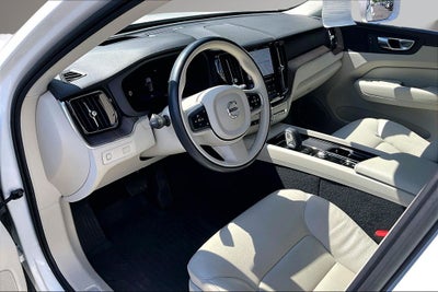 2022 Volvo XC60 B5 Momentum