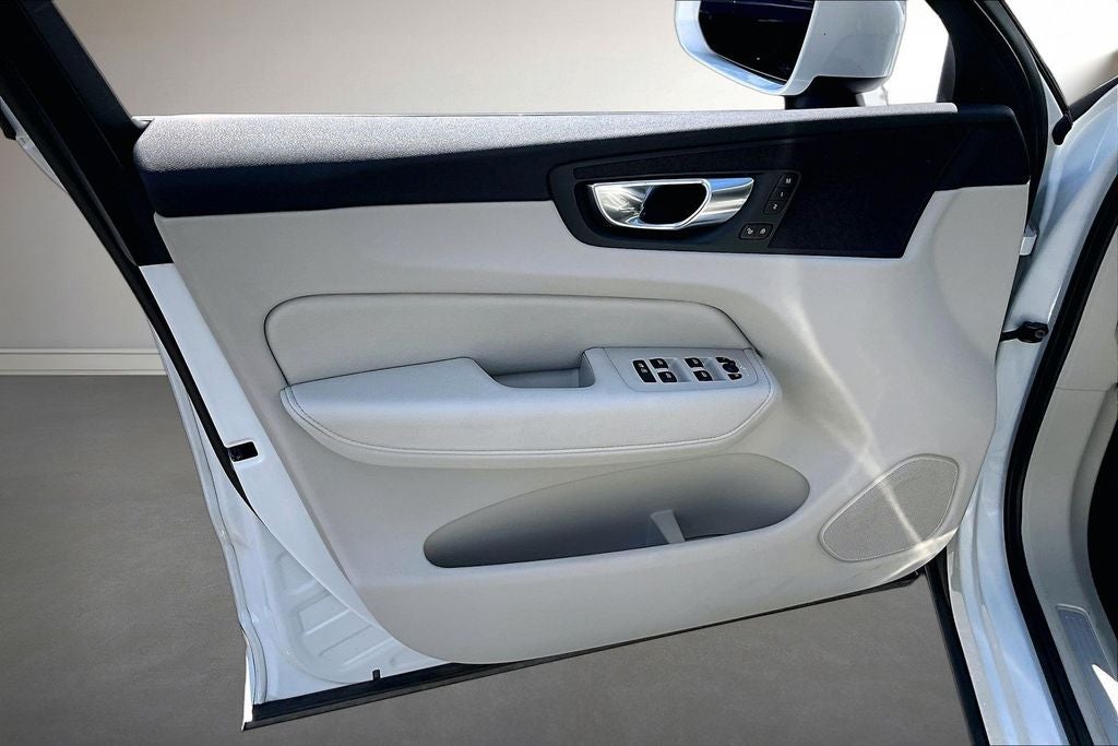 2022 Volvo XC60 B5 Momentum