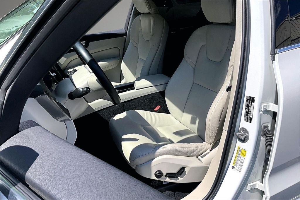 2022 Volvo XC60 B5 Momentum
