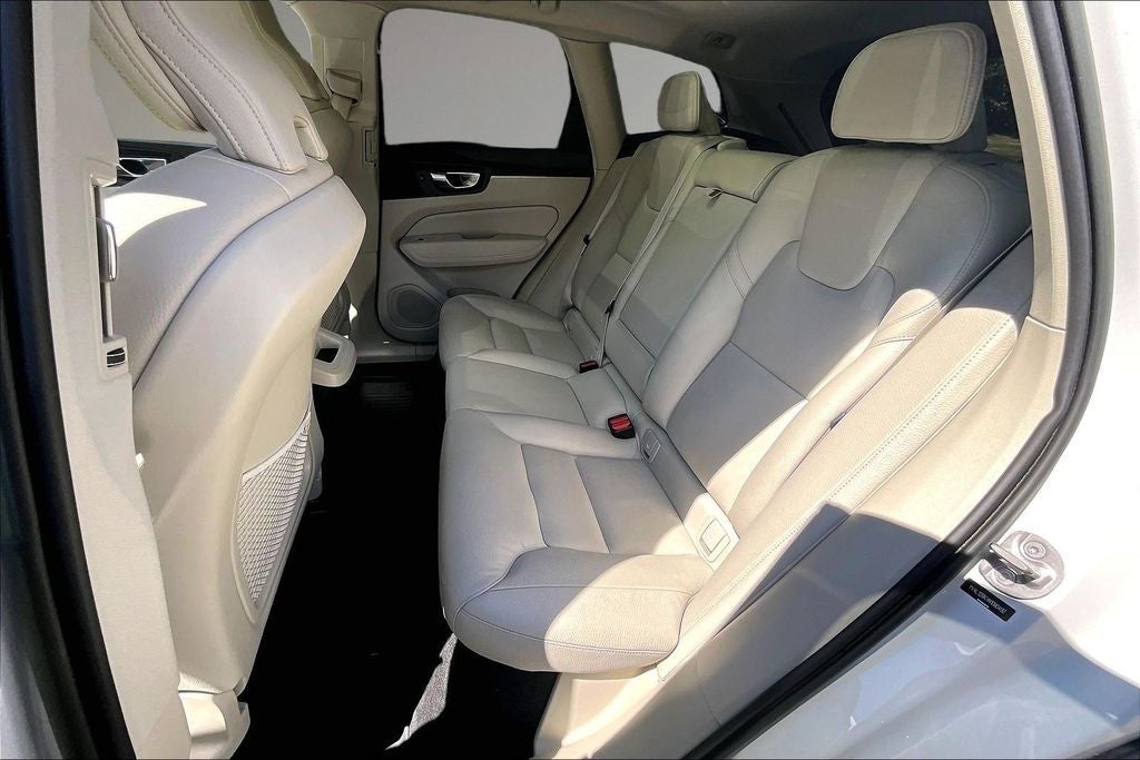 2022 Volvo XC60 B5 Momentum