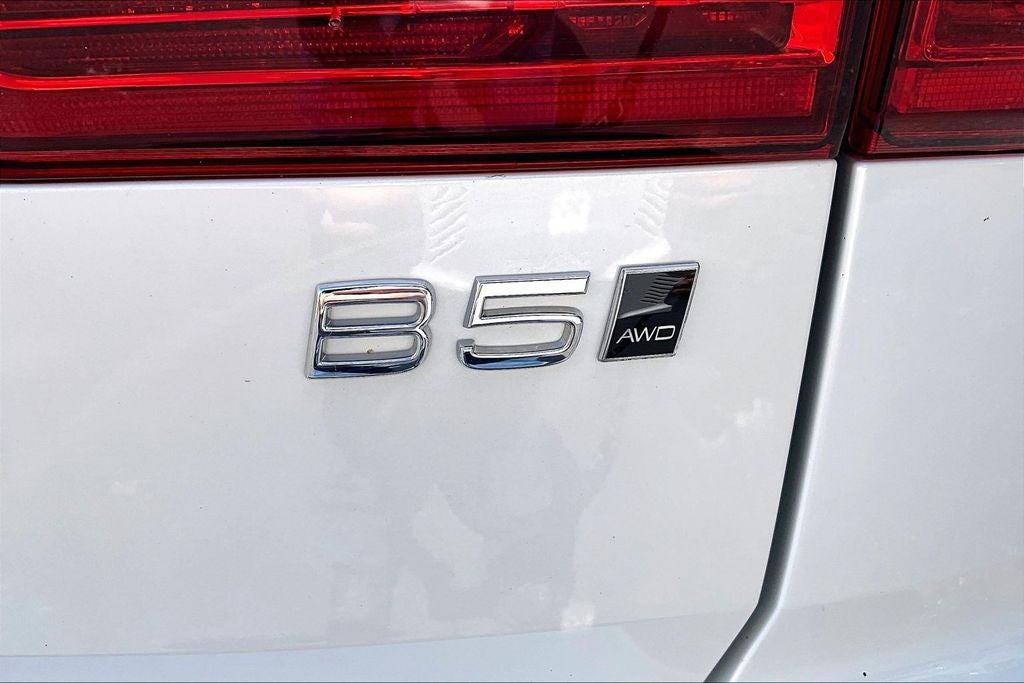 2022 Volvo XC60 B5 Momentum