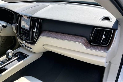 2022 Volvo XC60 B5 Momentum