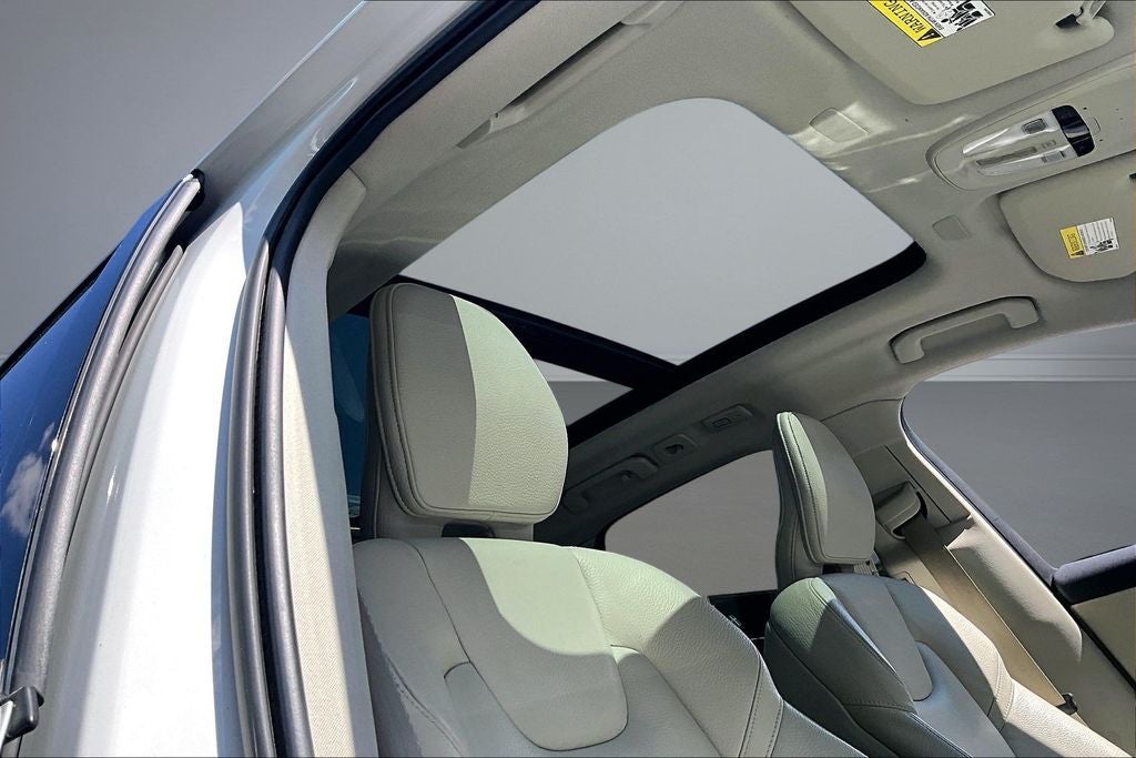 2022 Volvo XC60 B5 Momentum