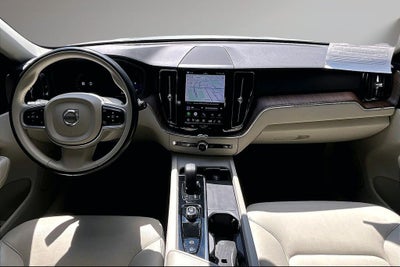 2022 Volvo XC60 B5 Momentum