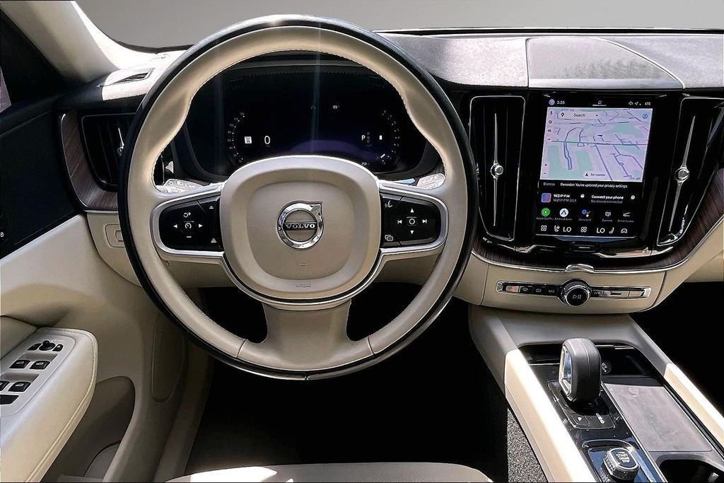 2022 Volvo XC60 B5 Momentum