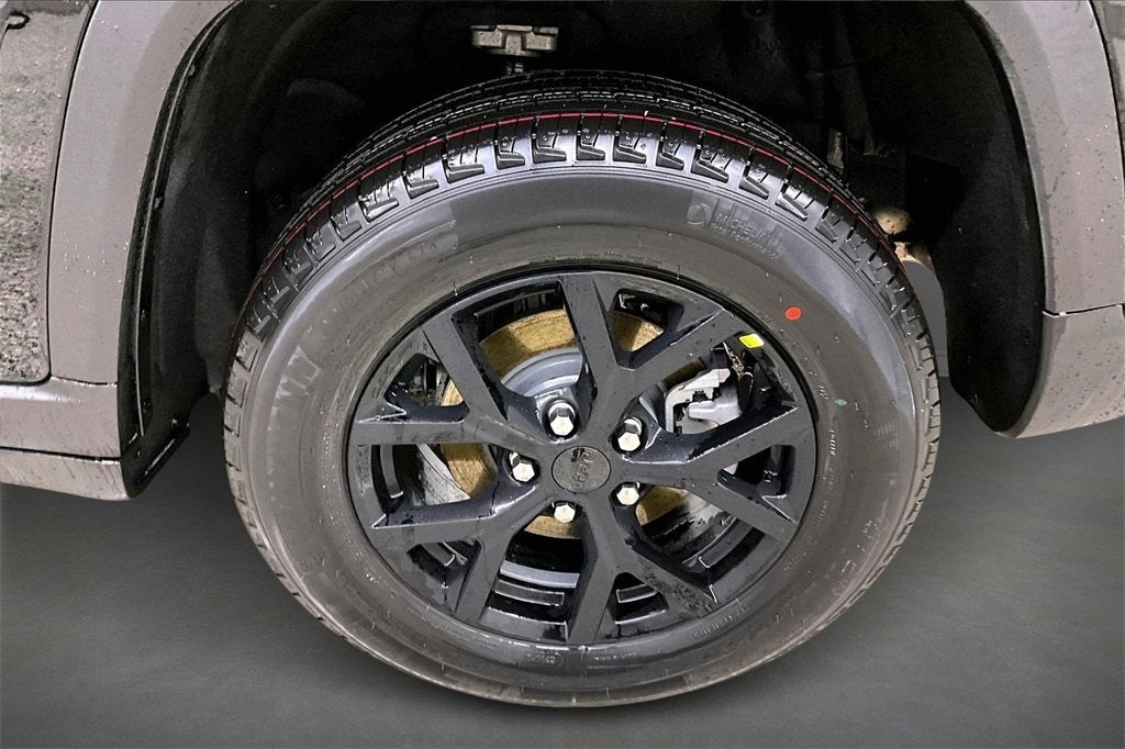 2026 Jeep Grand Cherokee Laredo Altitude