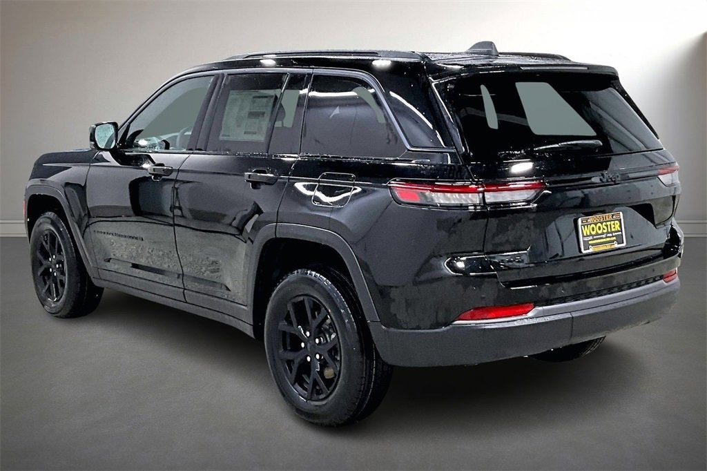 2026 Jeep Grand Cherokee Laredo Altitude
