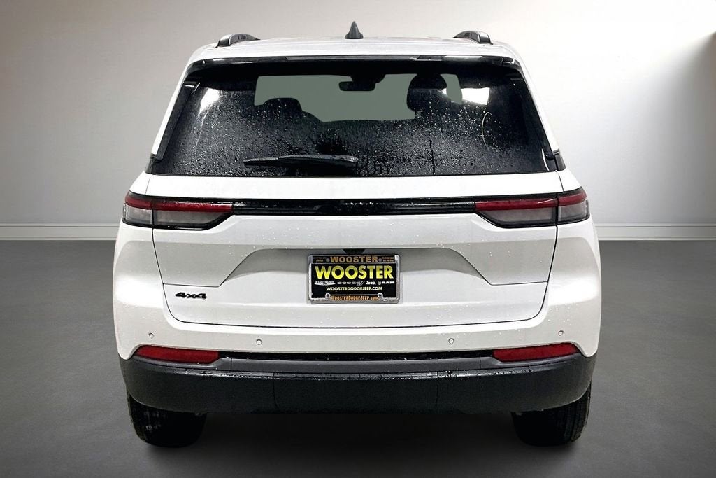 2026 Jeep Grand Cherokee Laredo Altitude