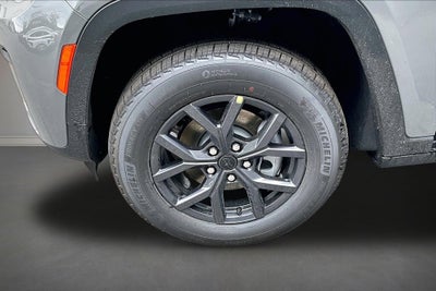 2027 Jeep Grand Cherokee Laredo Altitude