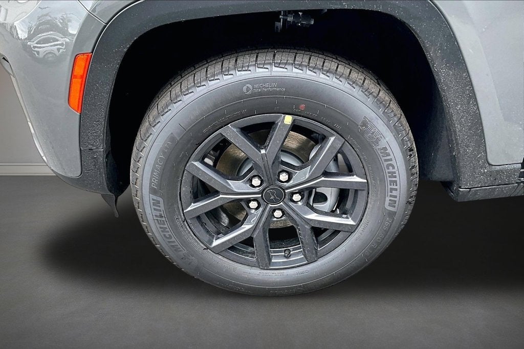 2027 Jeep Grand Cherokee Laredo Altitude