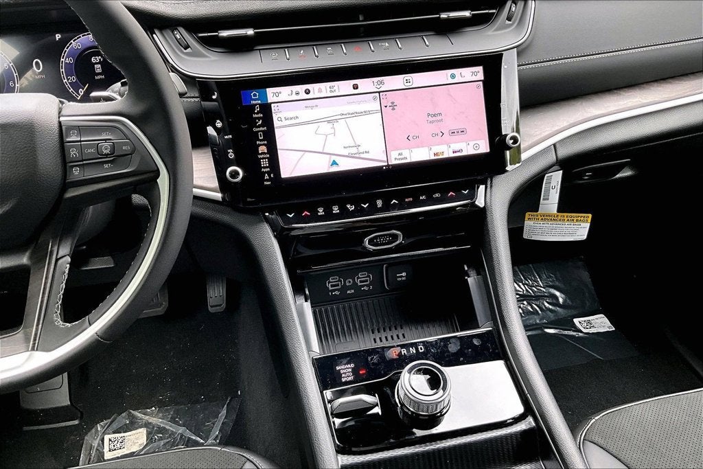 2027 Jeep Grand Cherokee Laredo Altitude