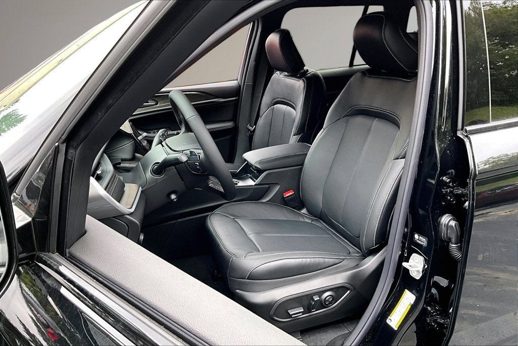 2027 Jeep Grand Cherokee Limited Reserve
