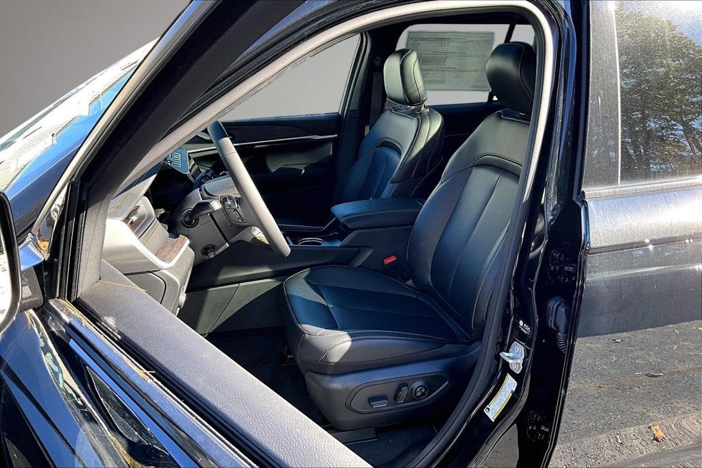 2026 Jeep Grand Cherokee 85th Anniversary Edition