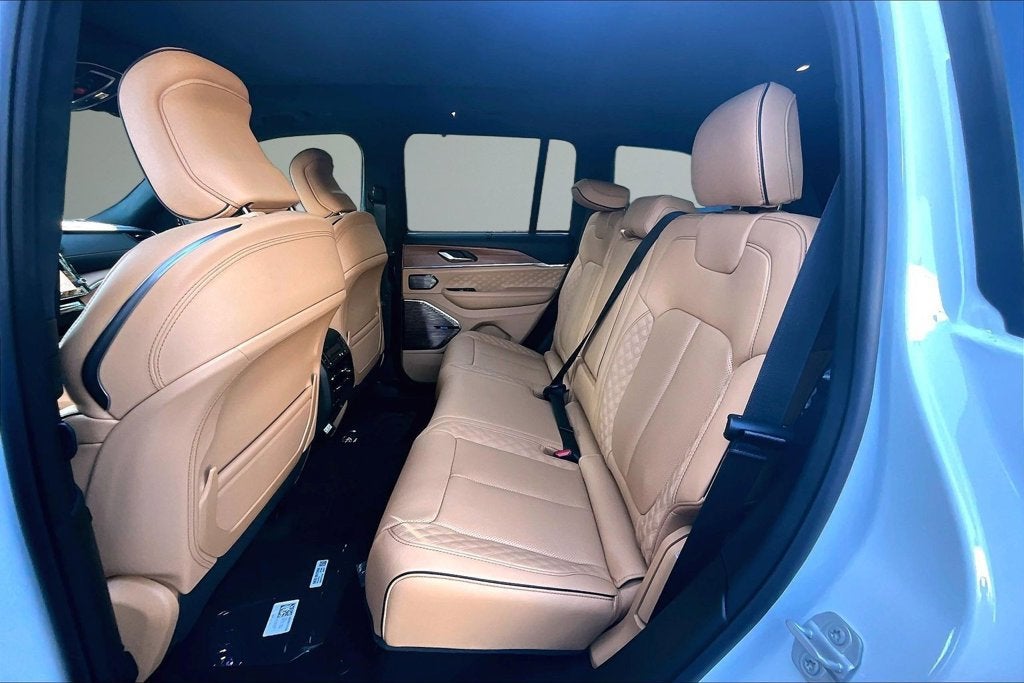 2027 Jeep Grand Cherokee Summit