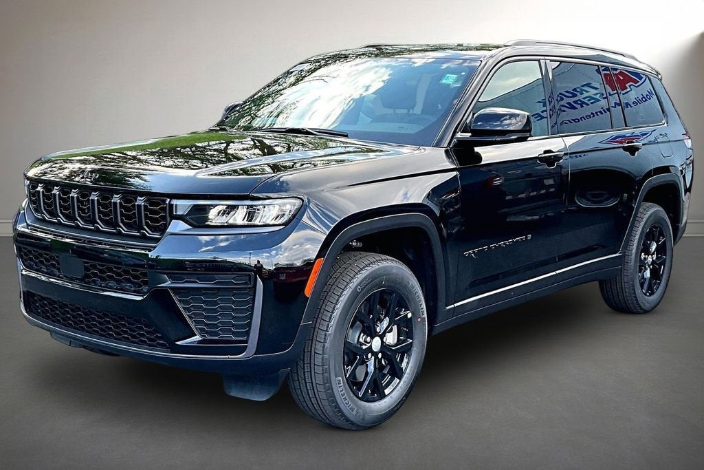 2026 Jeep Grand Cherokee L Laredo Altitude