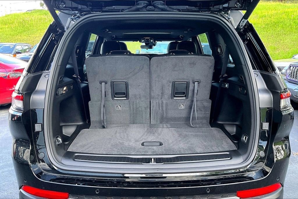 2026 Jeep Grand Cherokee L Laredo Altitude