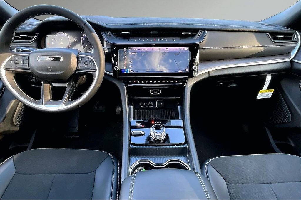 2026 Jeep Grand Cherokee L Laredo Altitude