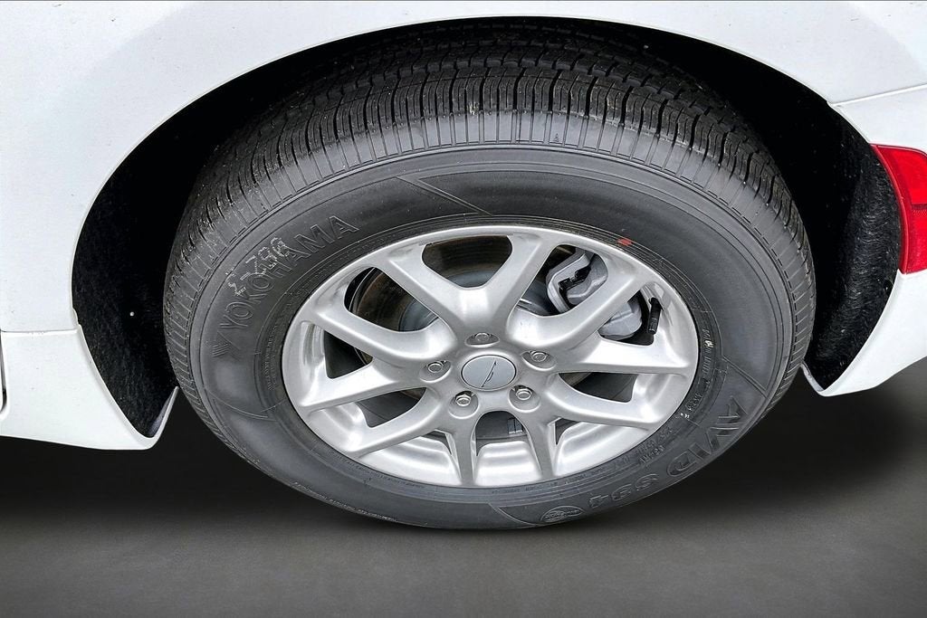 2027 Chrysler Pacifica Select
