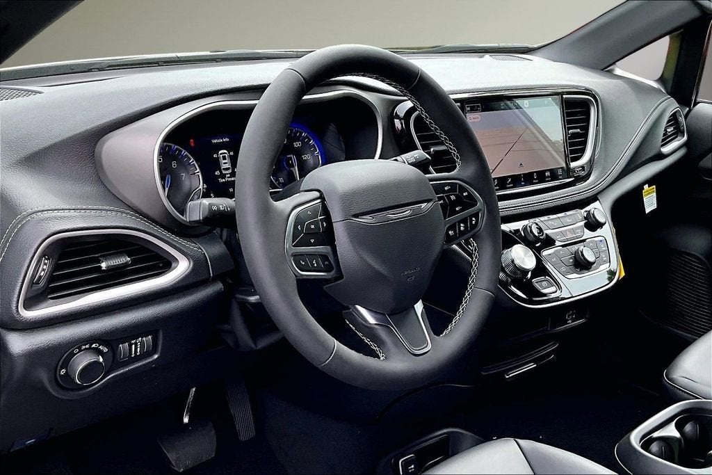 2027 Chrysler Pacifica Select