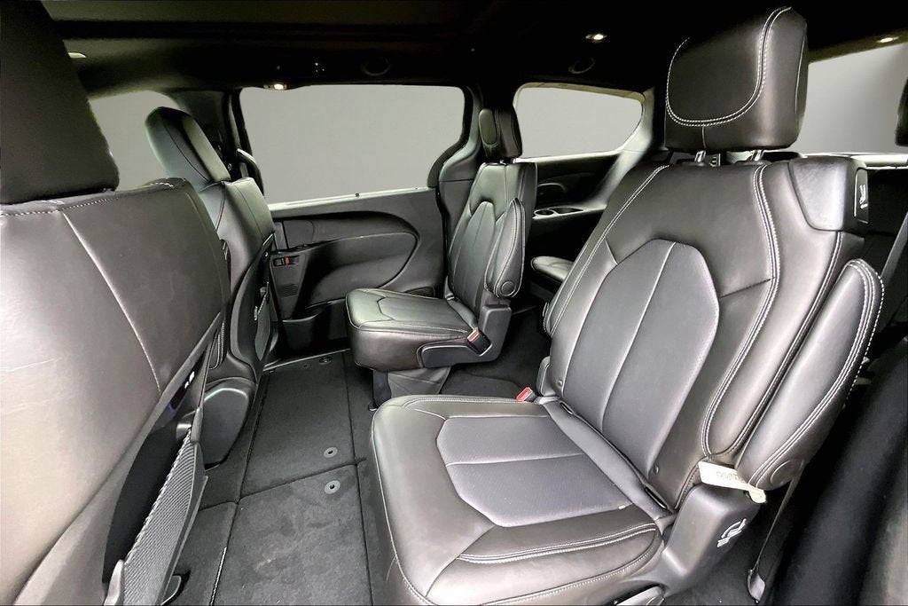 2027 Chrysler Pacifica Select