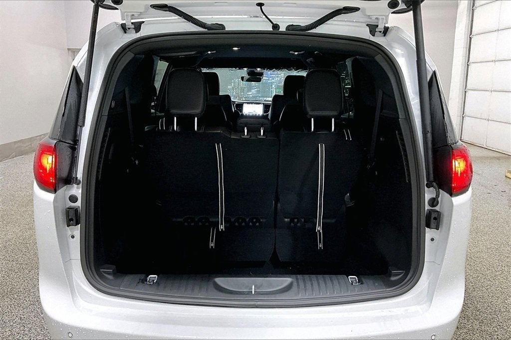 2026 Chrysler Voyager LX