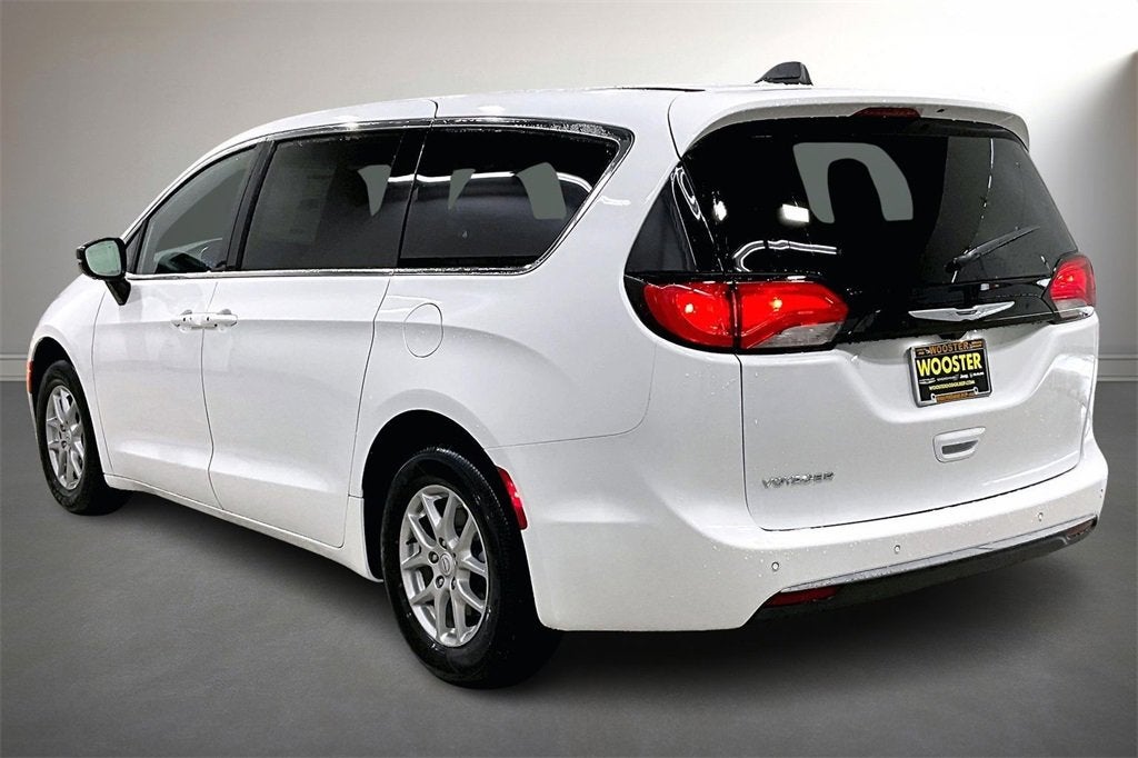 2026 Chrysler Voyager LX