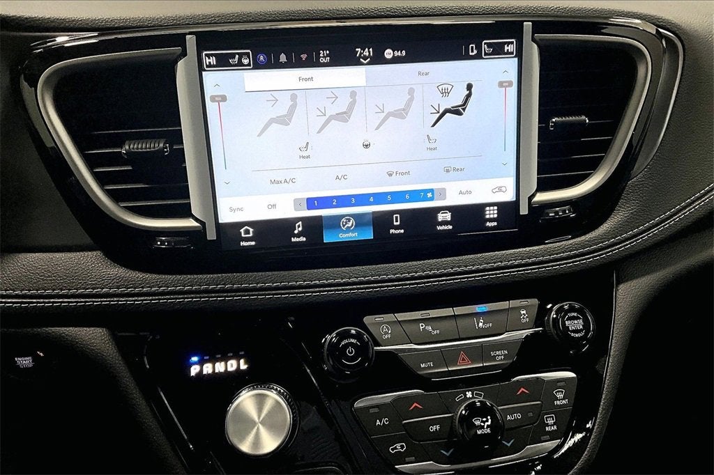 2026 Chrysler Pacifica Select