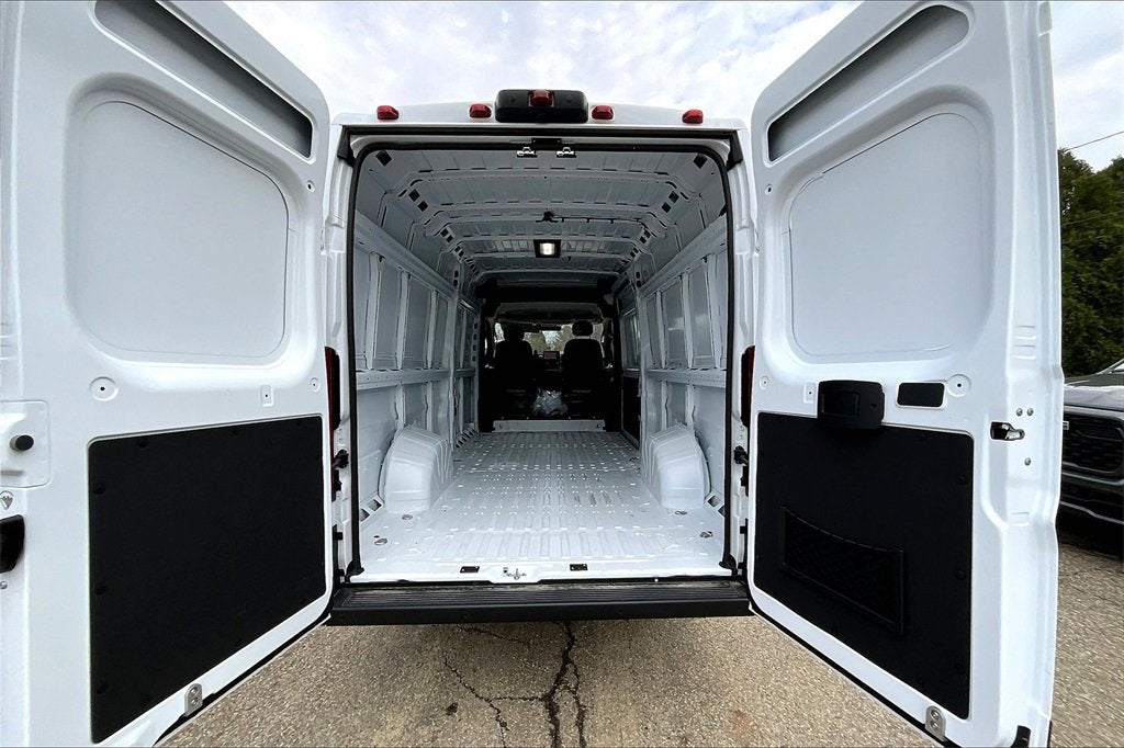 2025 RAM ProMaster Cargo Van Tradesman